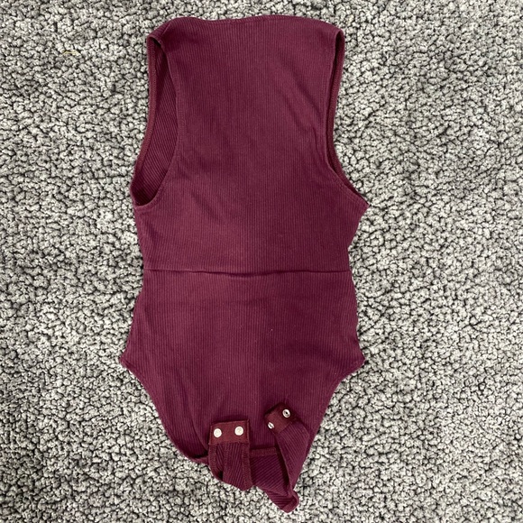 Womens Forever 21 Ribbed Maroon Low V-Neck Bodysuit Size S - Picture 6 of 6